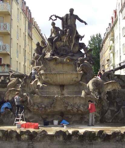 Restaurierungsarbeiten am Neptunbrunnen in Dresden-Friedrichstadt, 