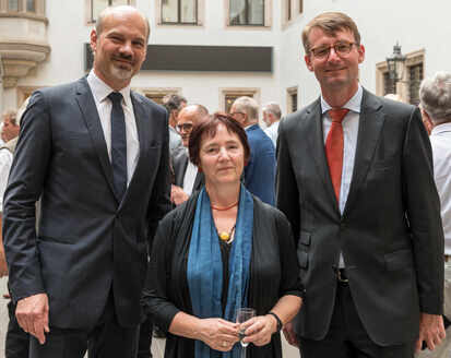 Staatsminister Prof. Dr. Wöller mit der Sächsischen Landeskonservatorin Prof. Dr. Rosemarie Pohlack und ihrem Nachfolger Alf Furkert, Juni 2019