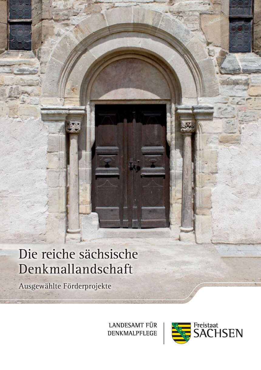 Ausstellungsplakat mit Pegau, Ortsteil Kitzen, Nikolaikirche Hohenlohe, Portal am südlichen Querhaus, 2014