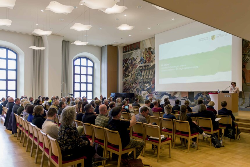 Vortragsprogramm im Festsaal der Dreikönigskirche Dresden am Vormittag