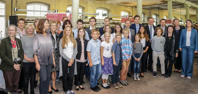 Preisträger des 4. Sächsischen Kinder- und Jugenddenkmalpreises: Grundschule Oberlößnitz, Oberschule Trebsen und Hans-Erlwein-Gymnasium Dresden in Tuchfabrik Gebr. Pfau in Crimmitschau, 2015 