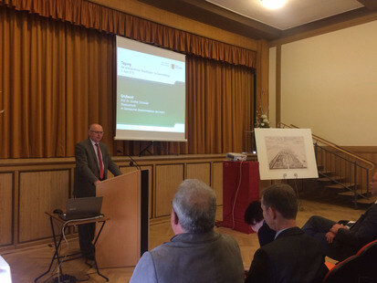 Prof. Dr. Günther Schneider, Sächsischer Staatssekretär des Innern, begrüßte die Gäste und dankte den Ehrenamtlichen für ihr langjähriges Engagement.