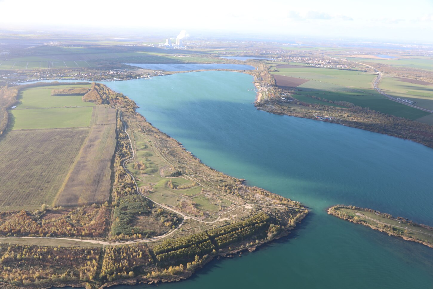 Mitteldeutsches Revier, Bergbaufolgelandschaft mit Hainer See, Kahnsdorfer See und Stausee Rötha (von vorn nach hinten)