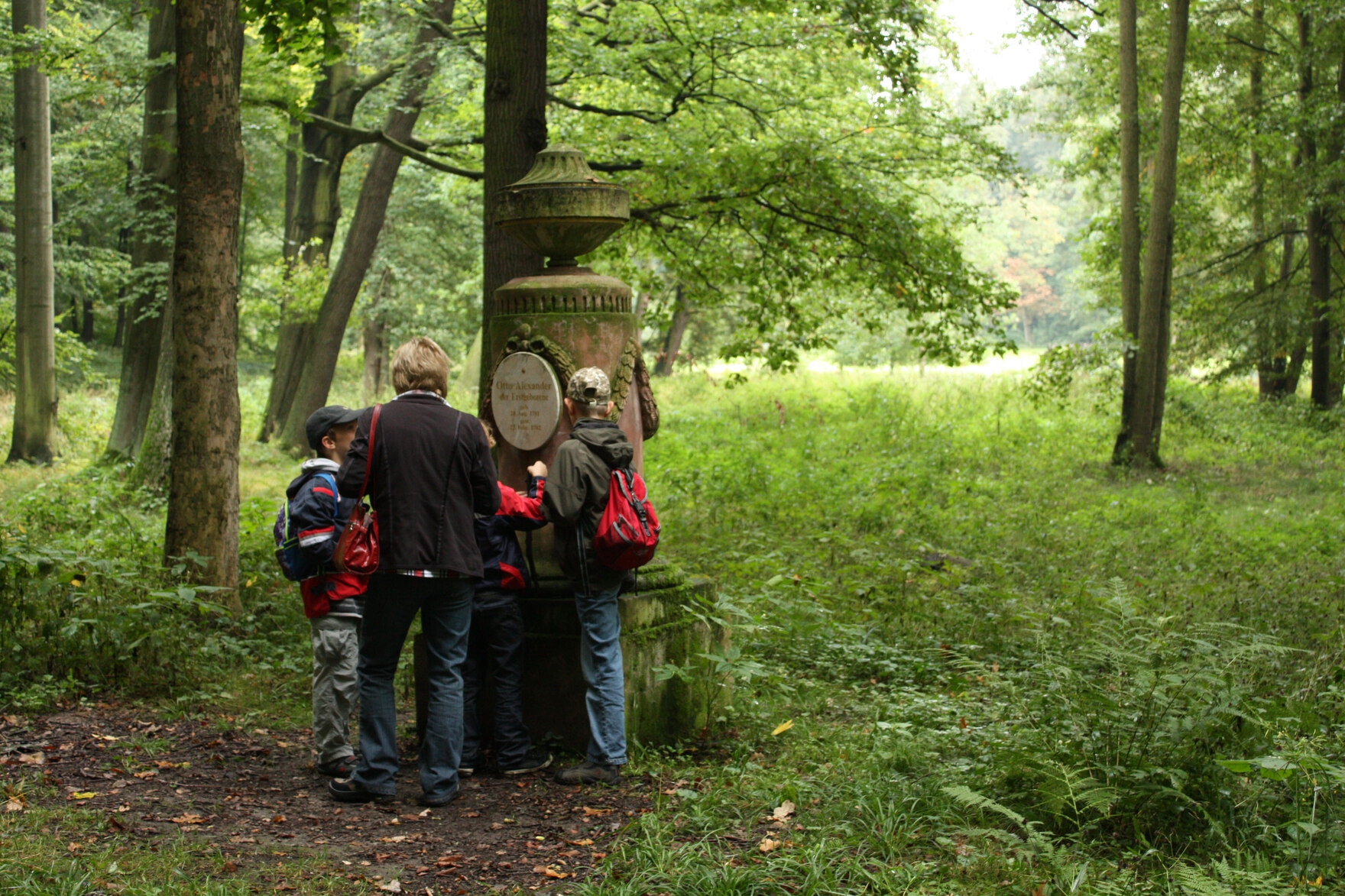 Schüler erforschen ein Denkmal 