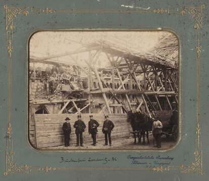 Unbekannter Bildautor: Bau des Blauen Wunders 1891-1893. Historische Fotografie aus der „Ortsgeschichtlichen Sammlung Blasewitz und Umgegend" von Karl Emil Scherz.