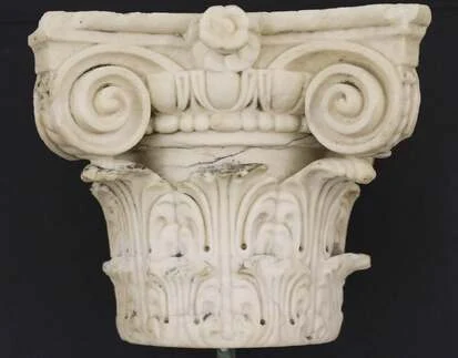 Dresden, Schlosskapelle, Fragment des Altars, Kapitell aus Alabaster, 1662