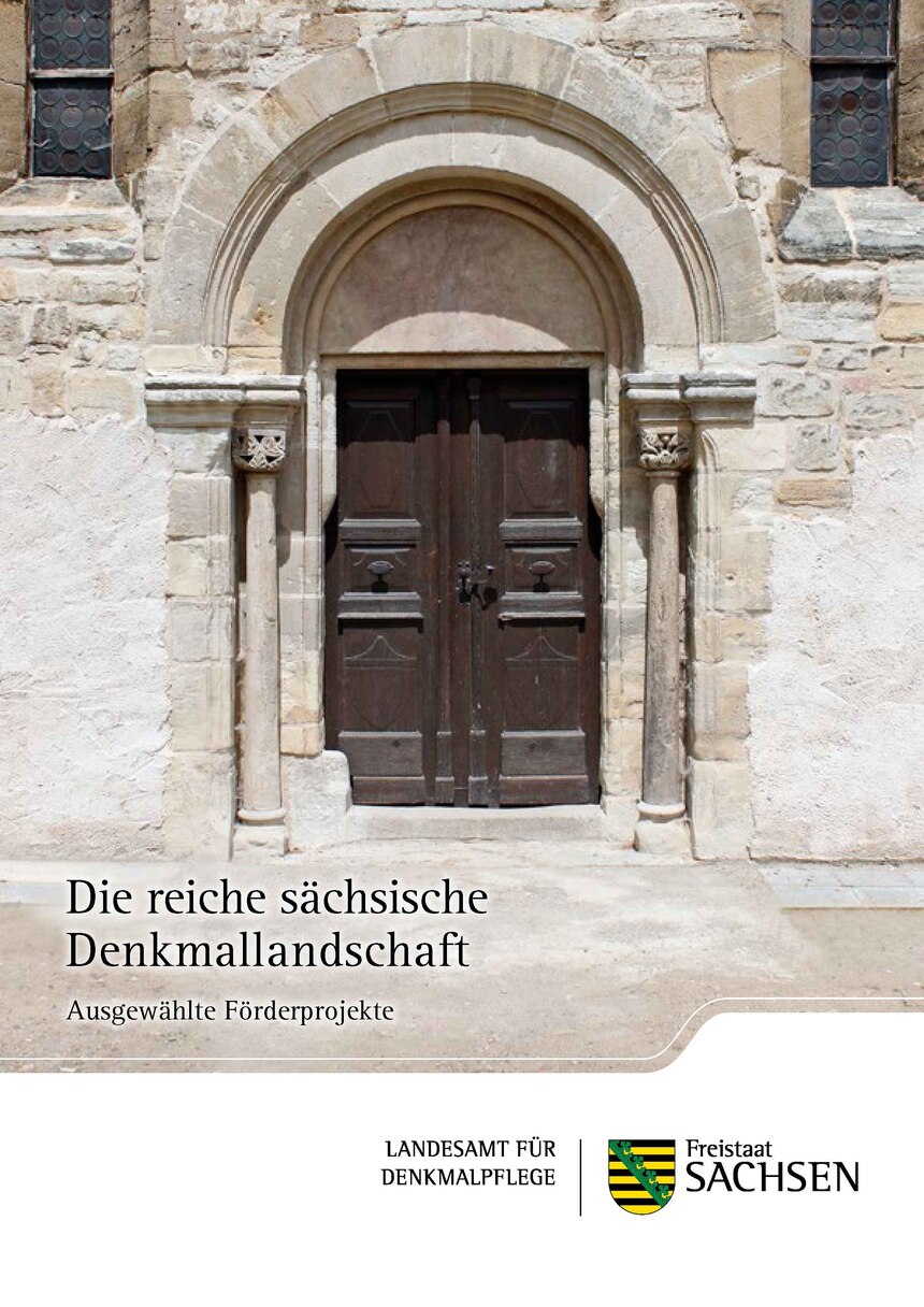 Pegau, Ortsteil Kitzen, Nikolaikirche Hohenlohe, Portal am südlichen Querhaus, Fotografie von David Nuglisch, Blaurock & Nuglisch, 2014