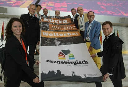 Michael Kretschmer, Ministerpräsident von Sachsen und die Delegation aufgenommen nach der Entscheidung des Welterbekomitees in Baku, 2019