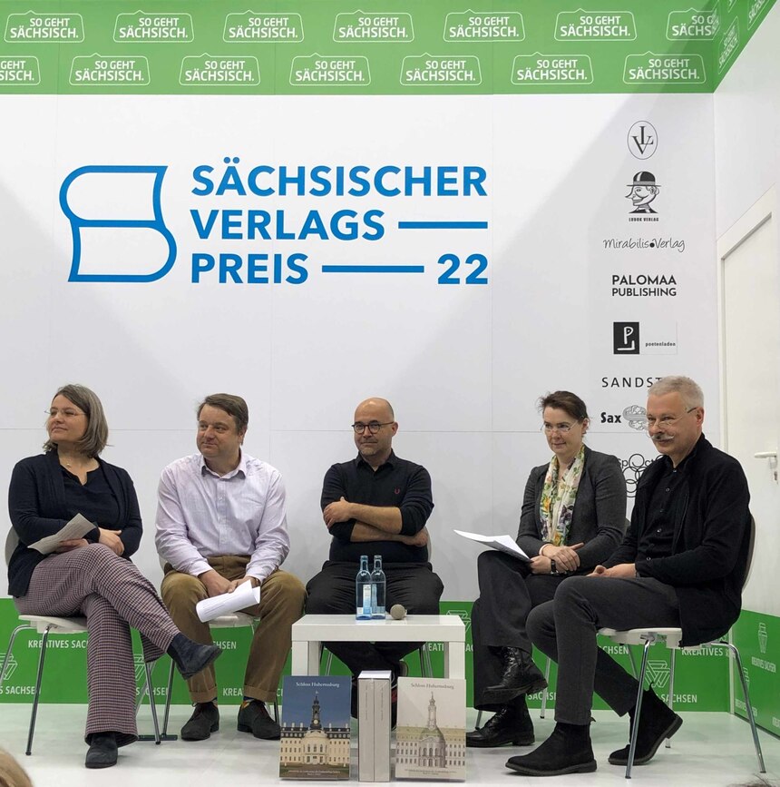 Autorengespräch auf der »So geht sächsisch.«-Bühne während der Leipziger Buchmesse mit Redakteuren und Autoren aus dem LfD und dem SIB Niederlassung Leipzig II sowie dem SAX-Verlag